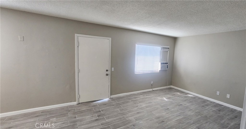 687 W 17th - Photo 6