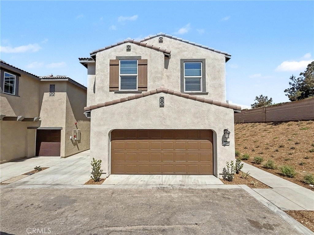 1366 Thunderbolt Lane - Photo 0