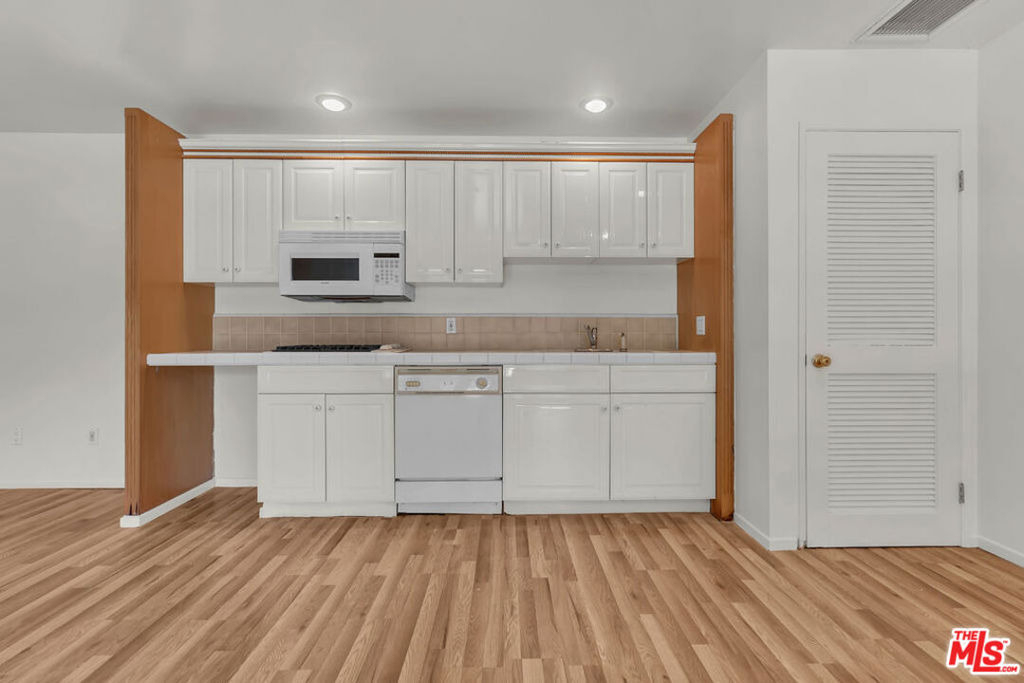 9322 Lasaine Avenue - Photo 29
