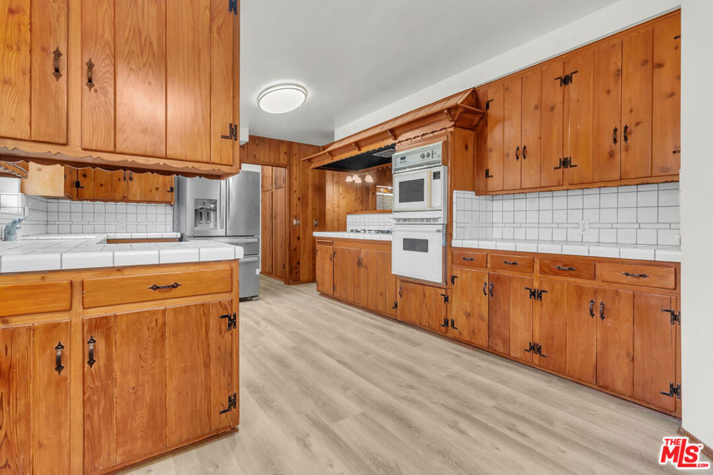 9322 Lasaine Avenue - Photo 10