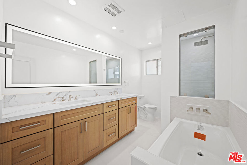 136 S Palm Drive - Photo 9
