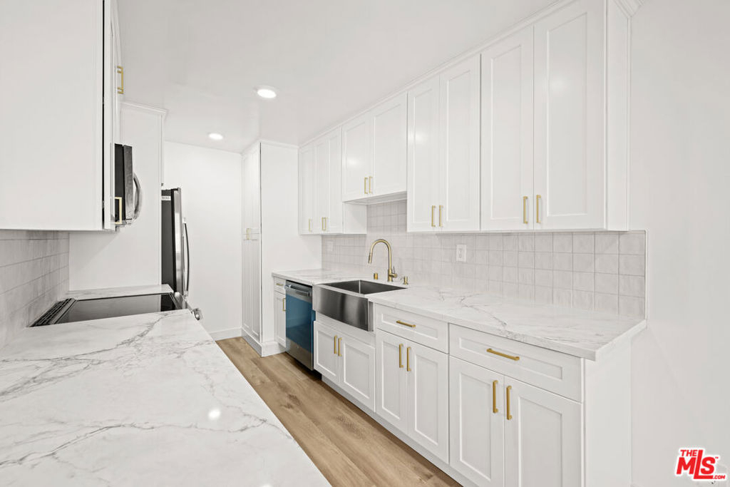 136 S Palm Drive - Photo 1