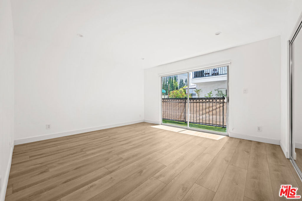 136 S Palm Drive - Photo 12