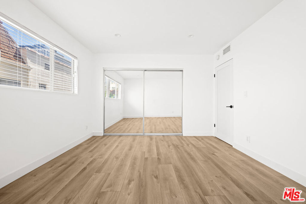 136 S Palm Drive - Photo 8