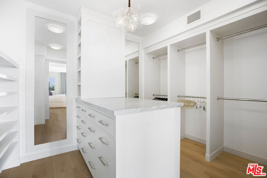 1347 Palisades Beach Road - Photo 17