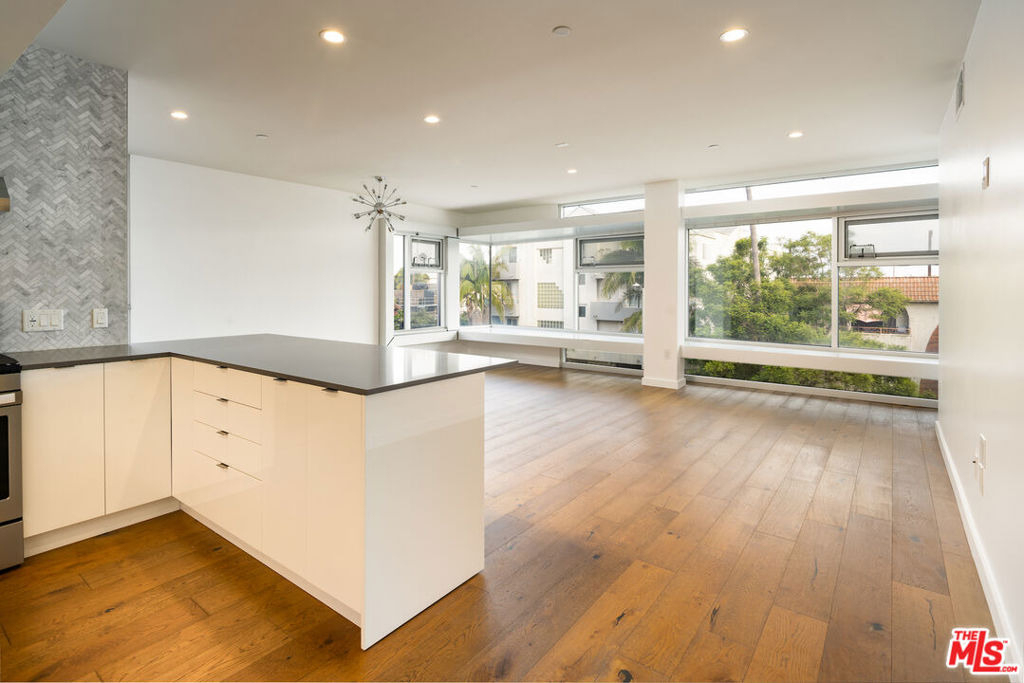 12770 Caswell Avenue - Photo 2