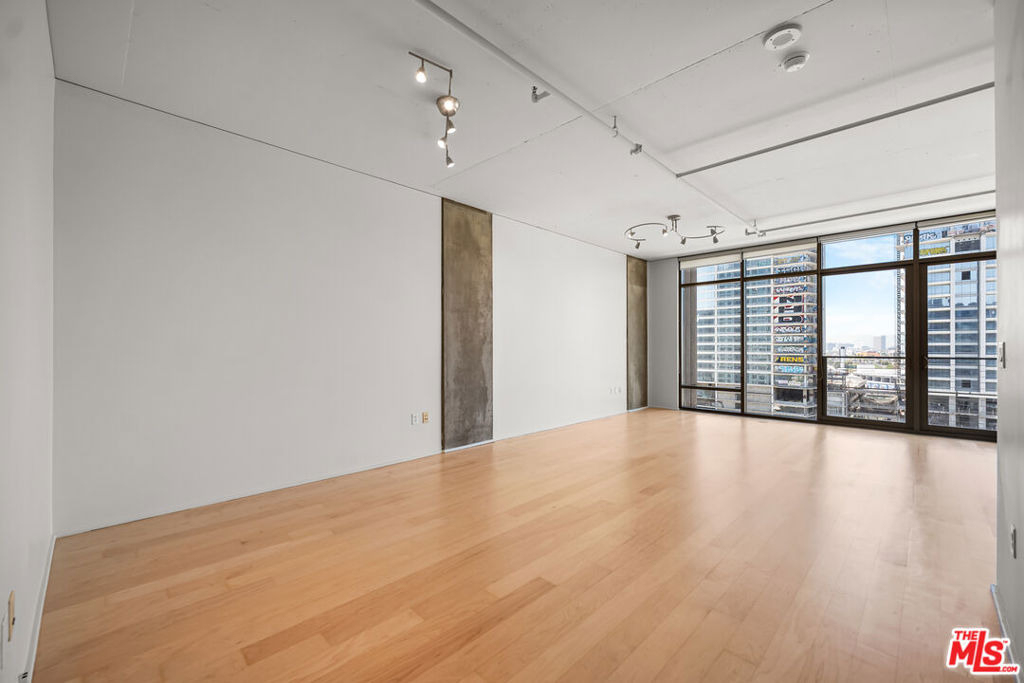 1100 S Hope Street - Photo 32