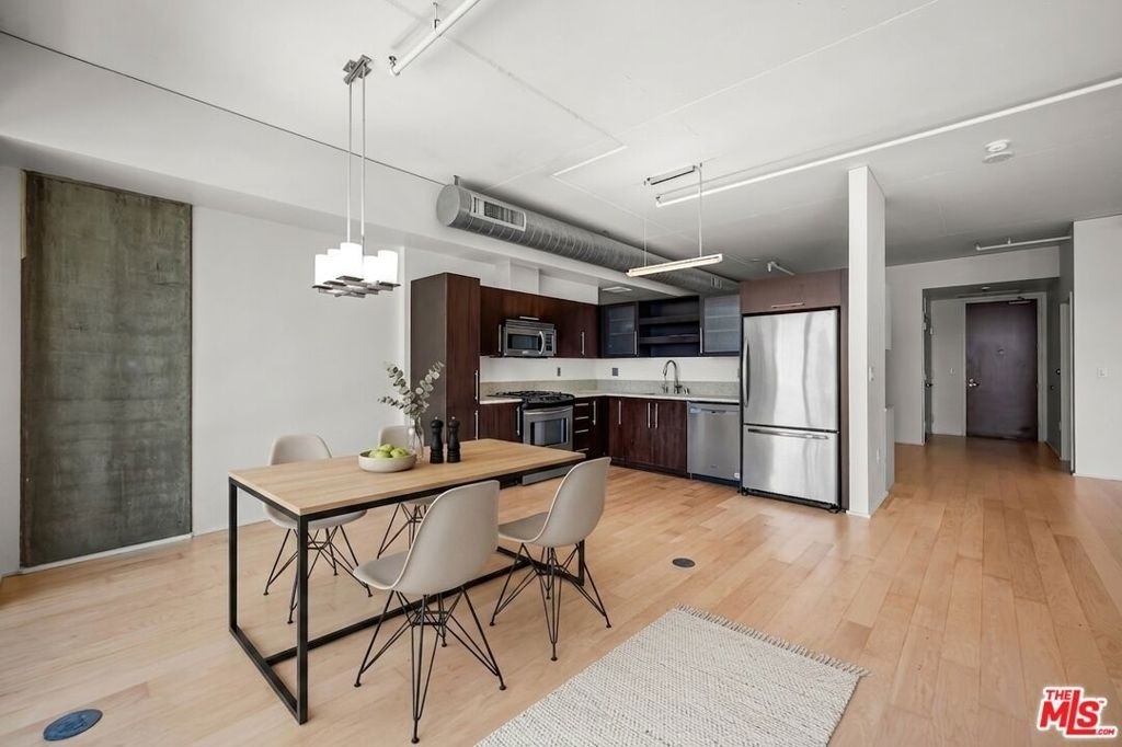 1100 S Hope Street - Photo 3