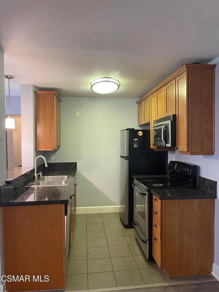 10982 Roebling Avenue - Photo 5