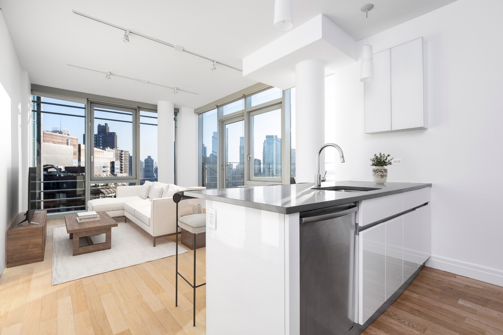 554 West 54th Street - Photo 4