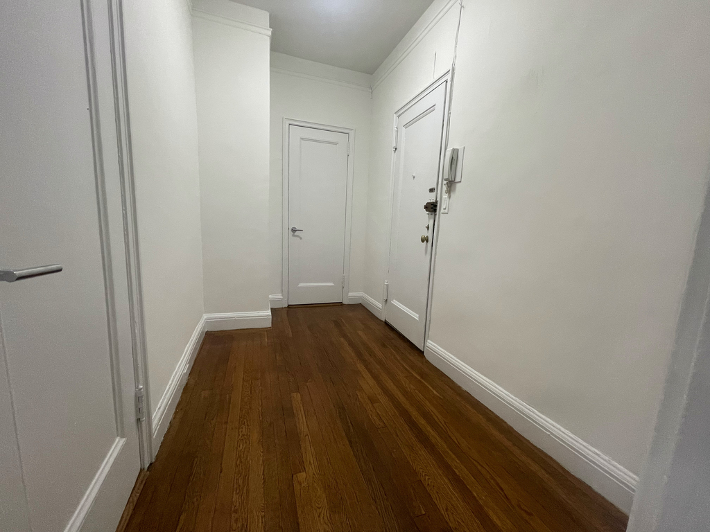 East 46th Street - Photo 5