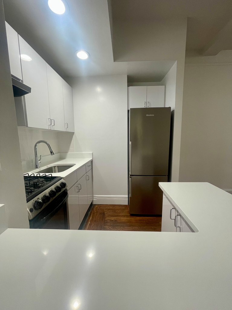 East 46th Street - Photo 0