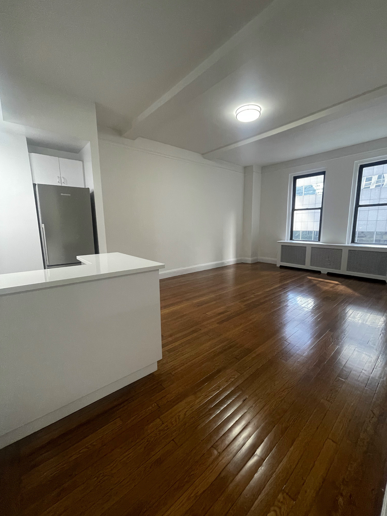 East 46th Street - Photo 1