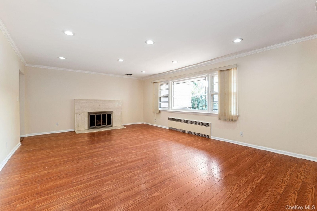 149 Lakeside Drive E - Photo 1