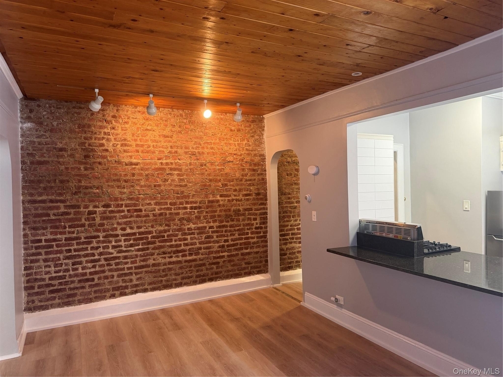 572 Warburton Avenue - Photo 0