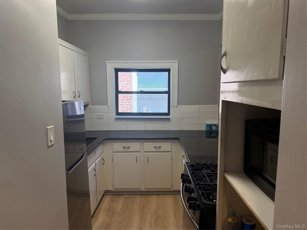 572 Warburton Avenue - Photo 3
