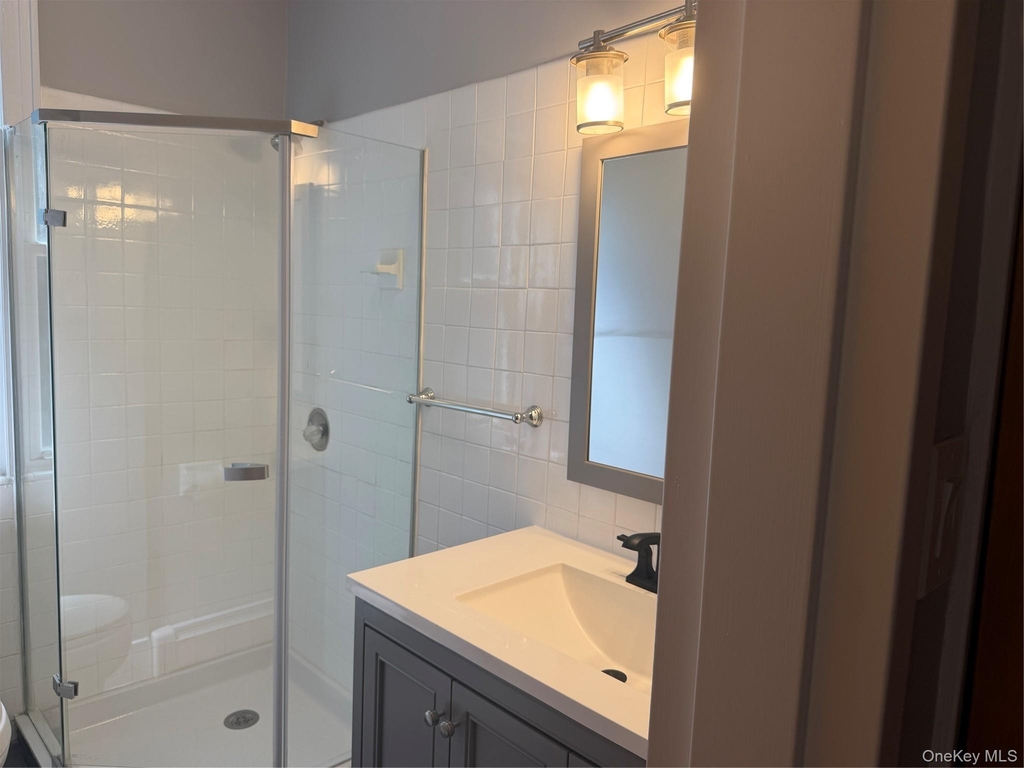 572 Warburton Avenue - Photo 6
