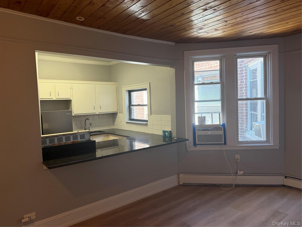 572 Warburton Avenue - Photo 2