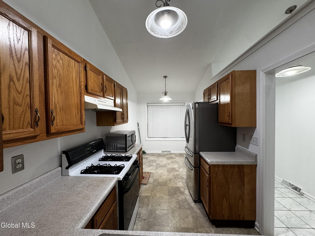 98 Harvard Road - Photo 11
