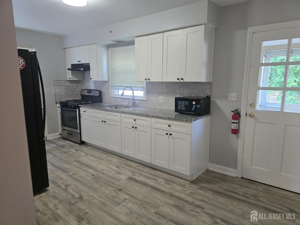 111 Bertram Avenue - Photo 5