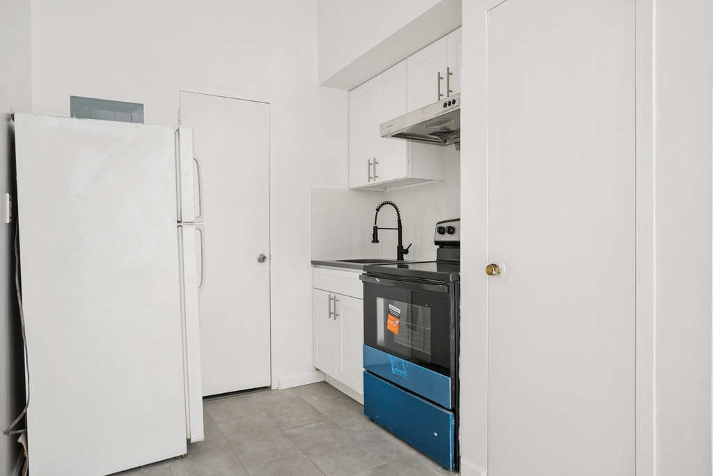 19 Division Street - Photo 4