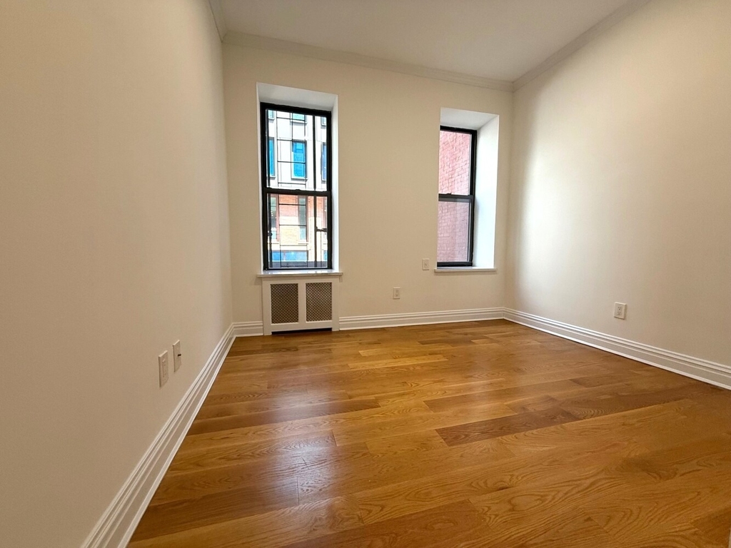 355 W 51st Street - Photo 2