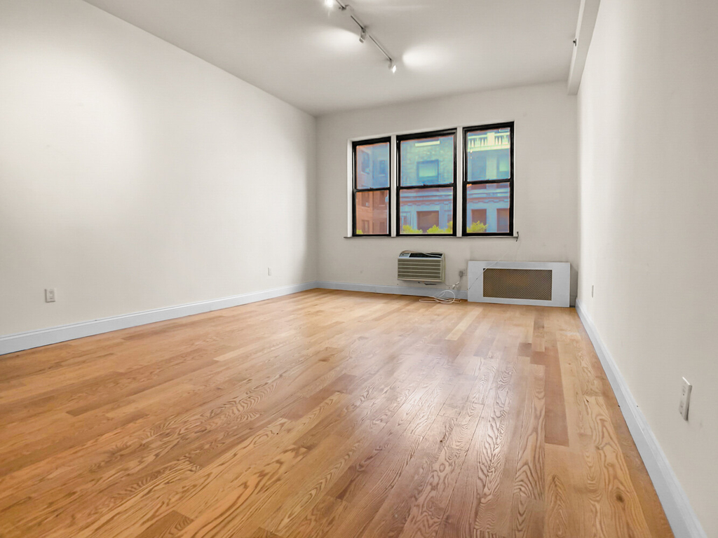 250 W 105th Street - Photo 1