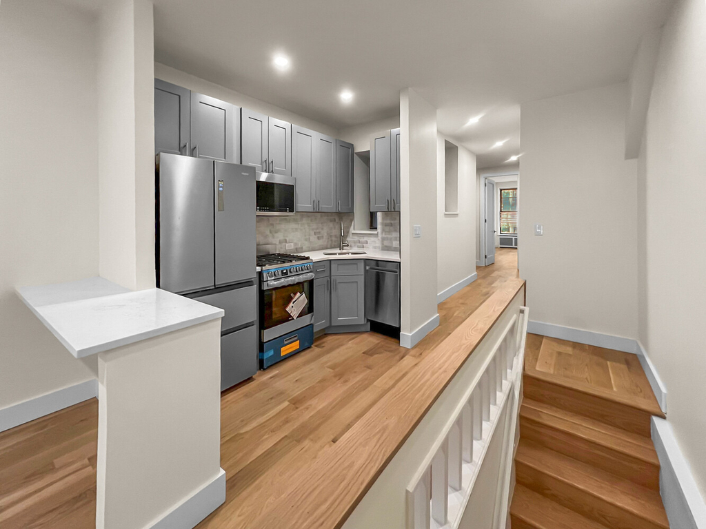 149 E 81st Street - Photo 3