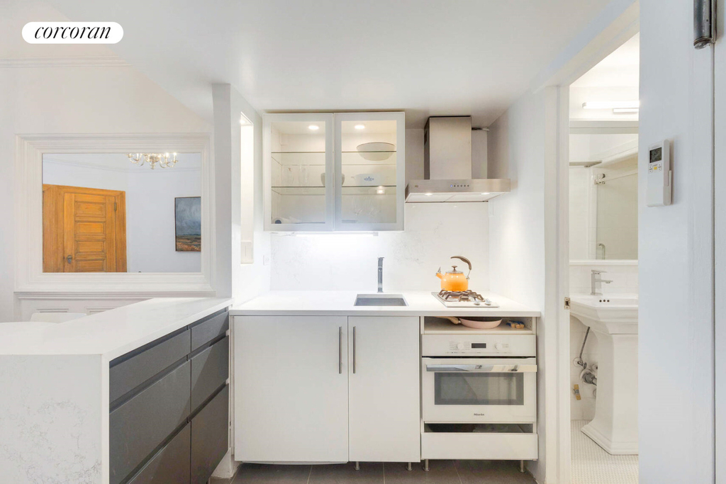 31 W 94th Street - Photo 2