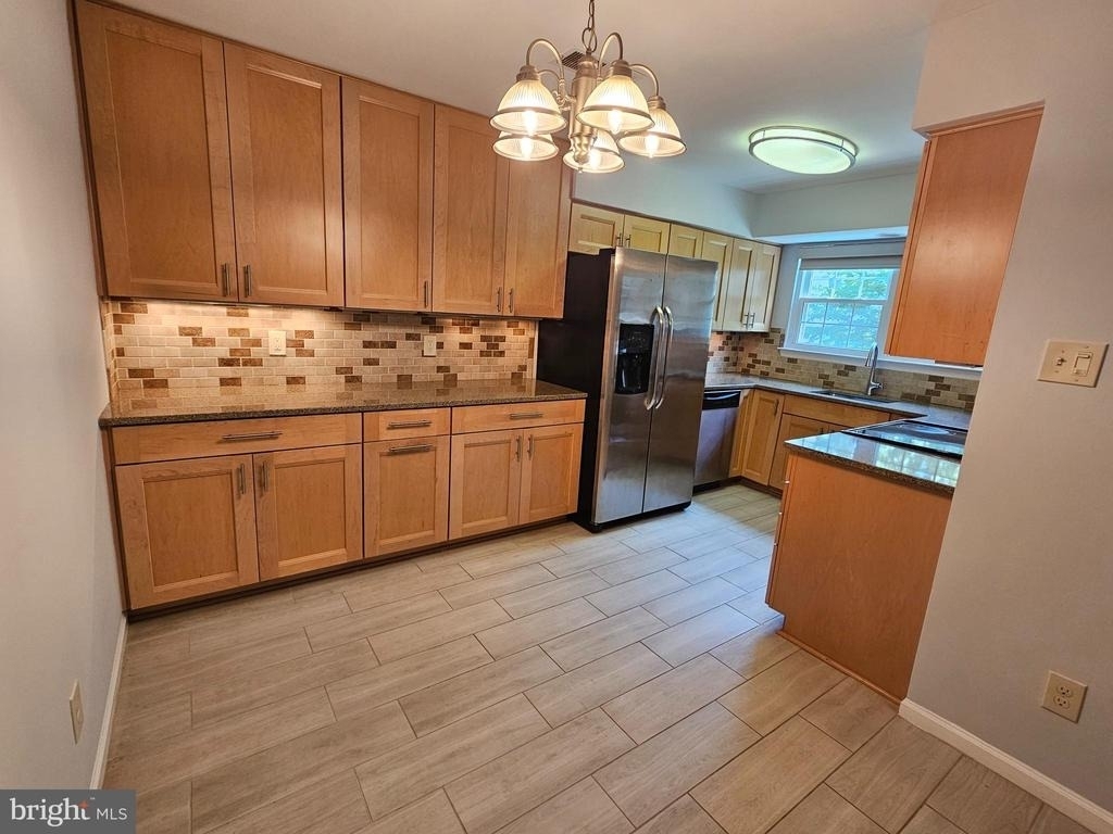 12109 Greenway Court - Photo 0
