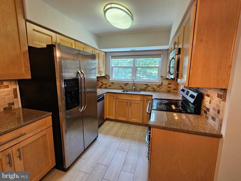 12109 Greenway Court - Photo 1