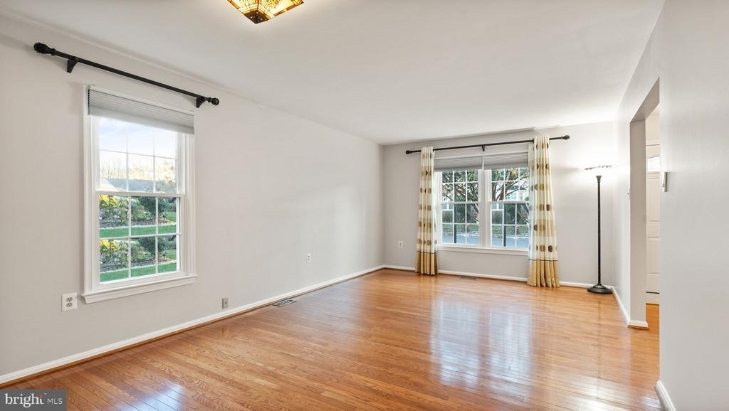 4453 Holly Avenue - Photo 8