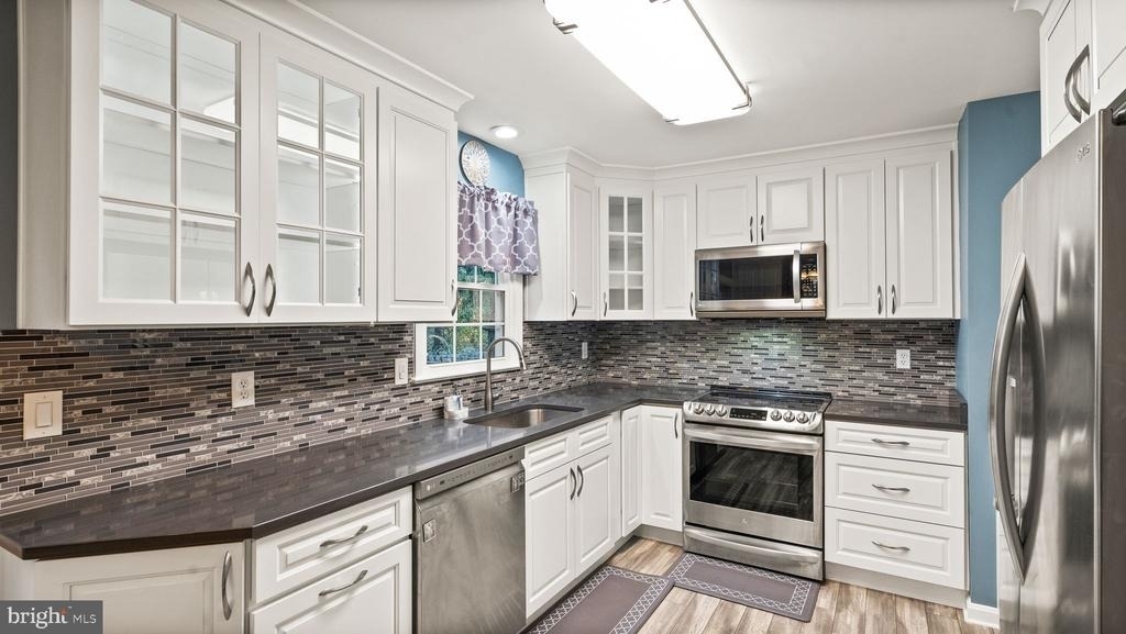 4453 Holly Avenue - Photo 10