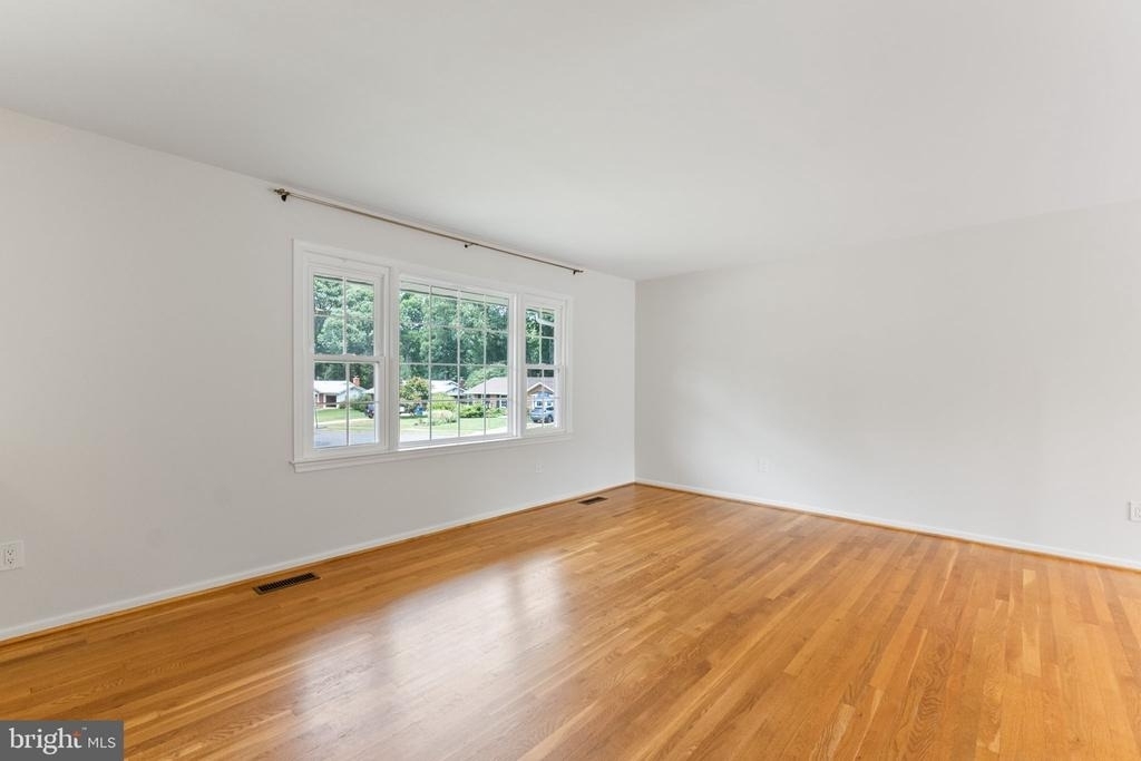 1731 Tamerisk Court - Photo 2