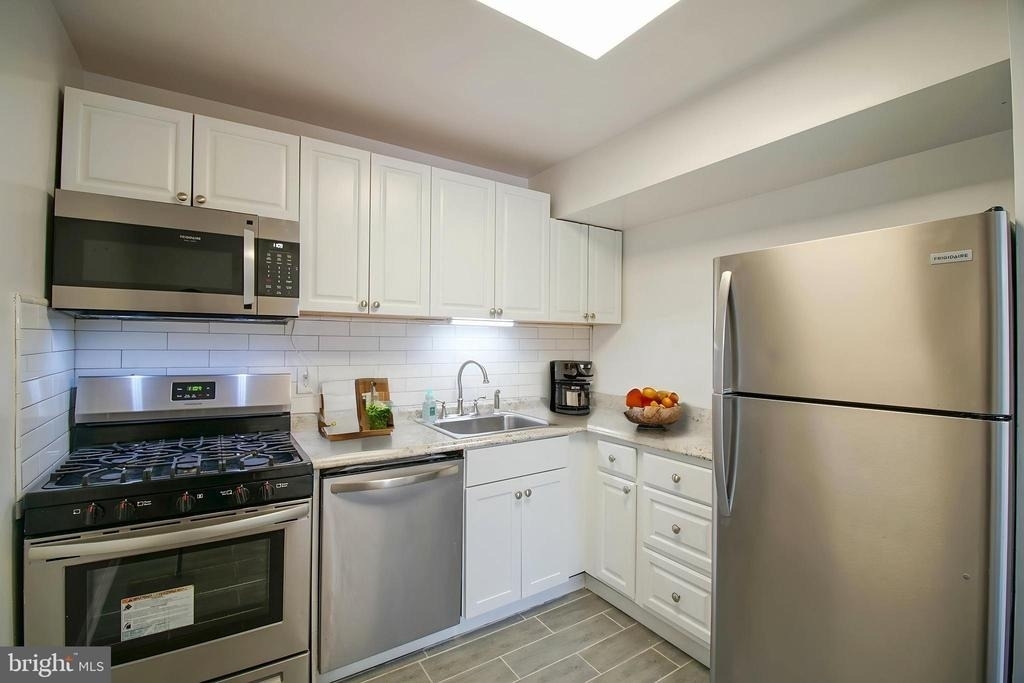 6 Canterbury Square - Photo 2