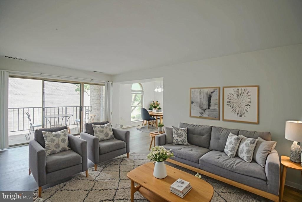 6 Canterbury Square - Photo 0