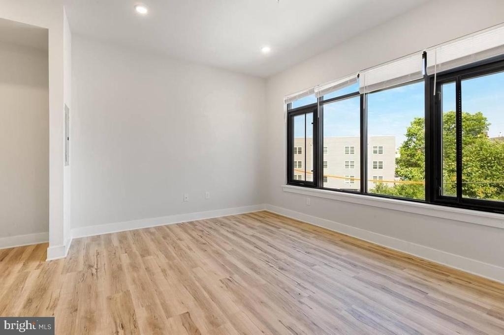 2440 Kensington Avenue - Photo 6