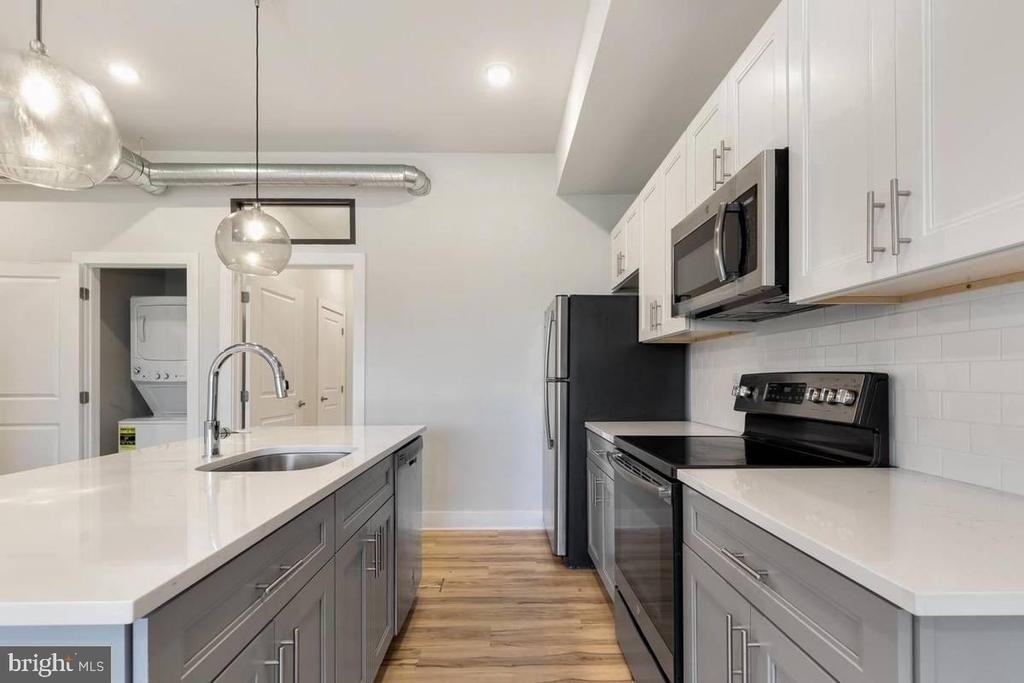 2440 Kensington Avenue - Photo 2