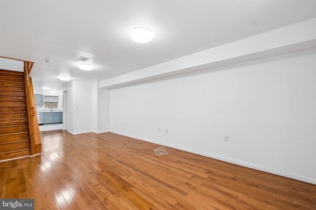 732 Dickinson Street - Photo 3
