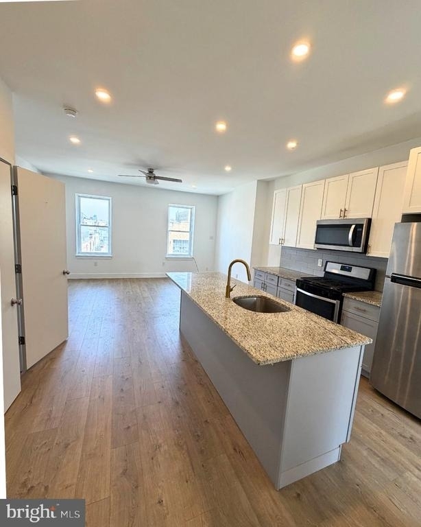 914 Snyder Avenue - Photo 0