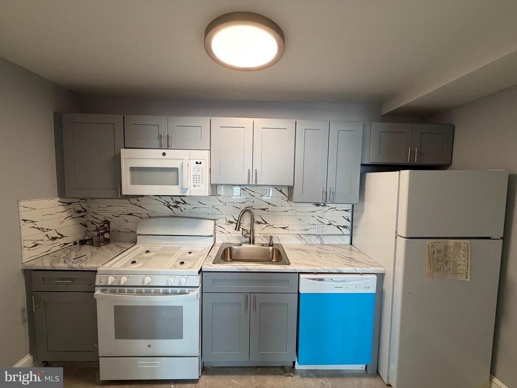 1651 W Grange Avenue - Photo 3