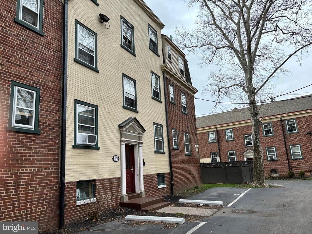 676 Perth Place - Photo 19
