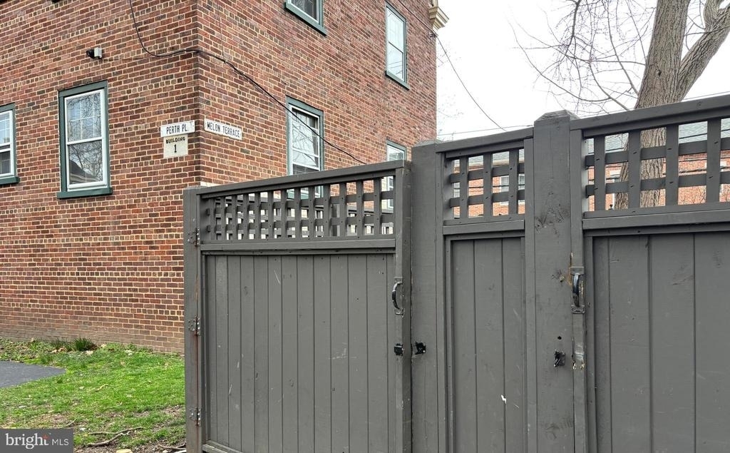 676 Perth Place - Photo 23
