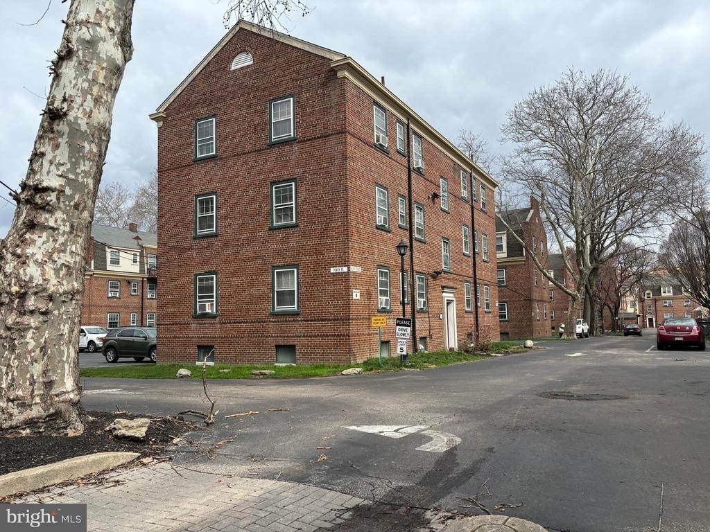 676 Perth Place - Photo 43