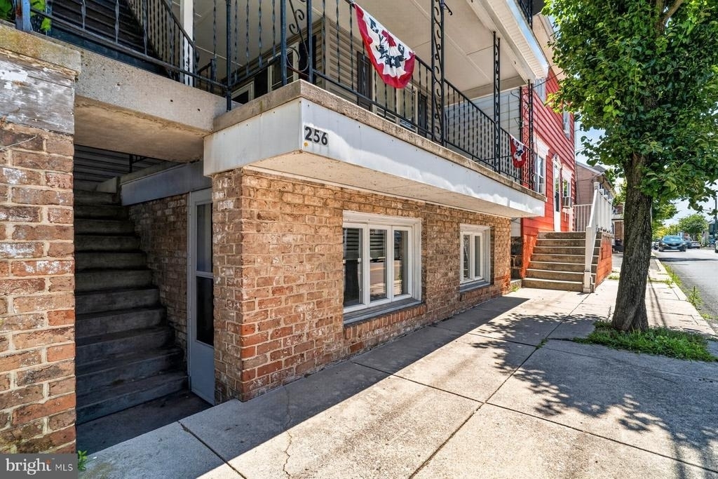 256 S Washington Street - Photo 1
