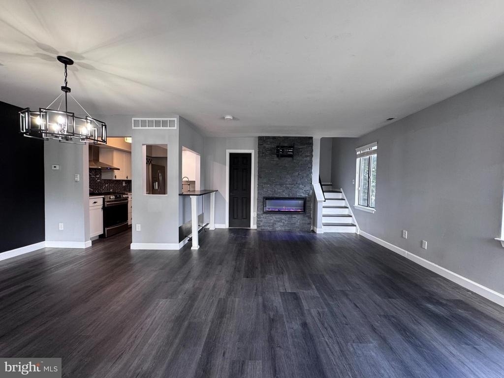 1403 Roberts Way - Photo 3