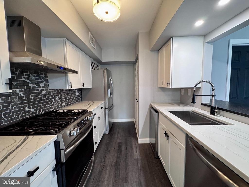 1403 Roberts Way - Photo 7