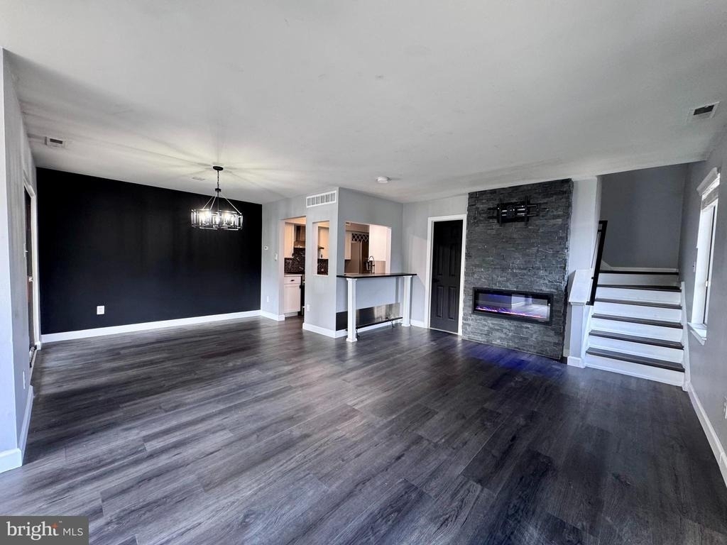 1403 Roberts Way - Photo 4
