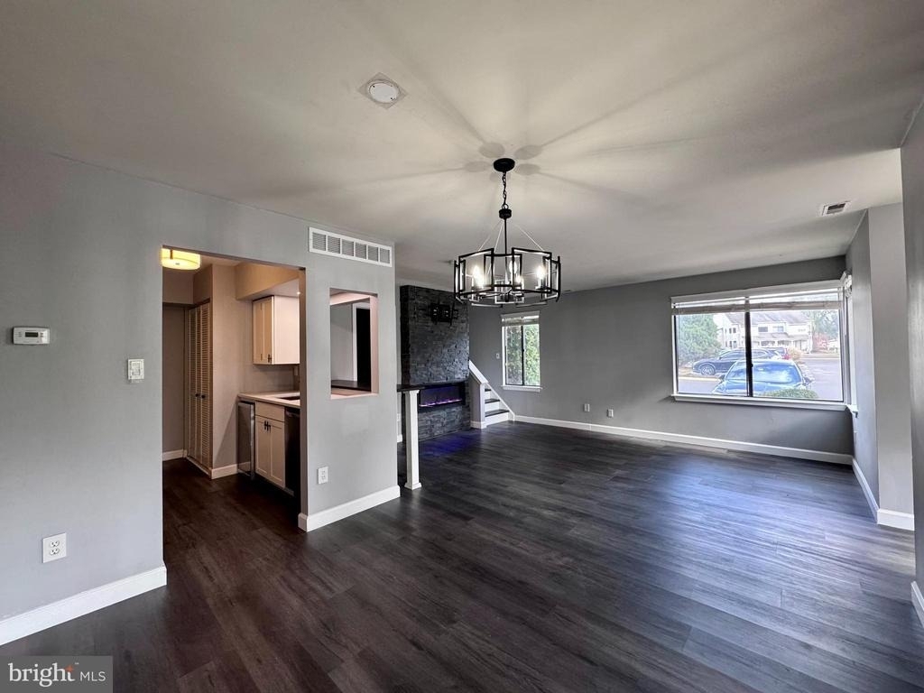1403 Roberts Way - Photo 6