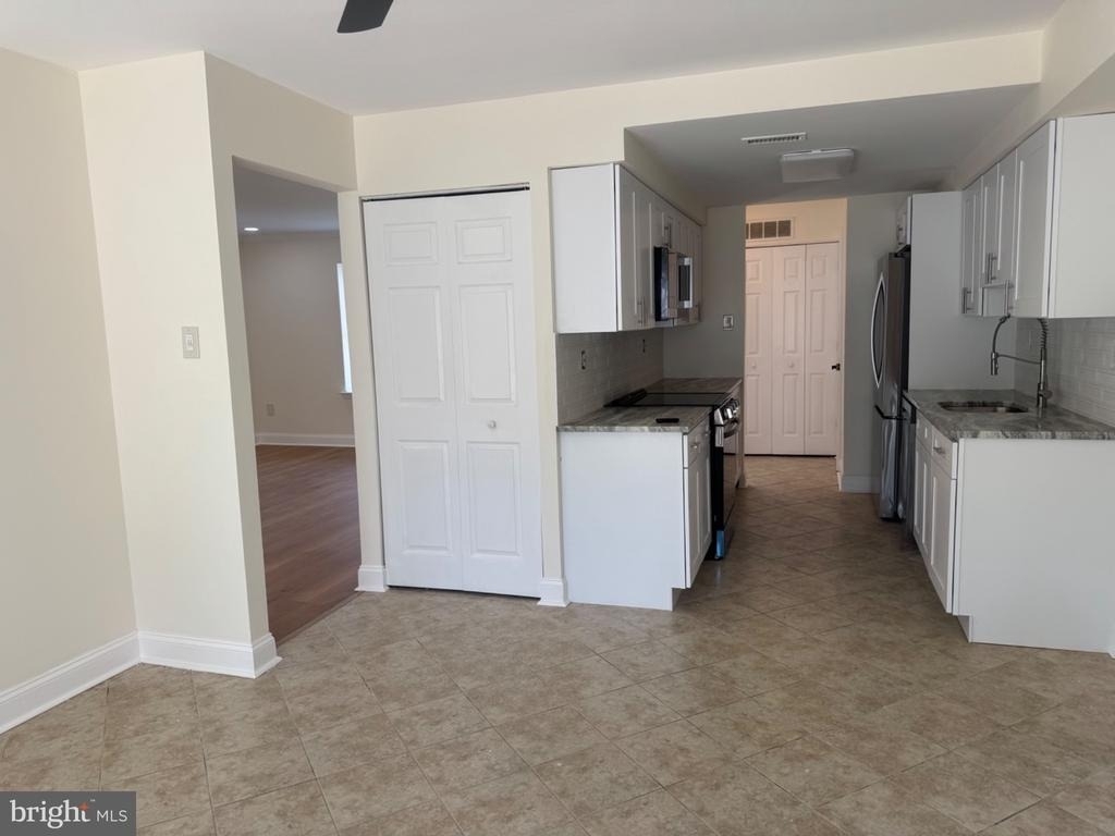 220 Deerpark Court - Photo 9